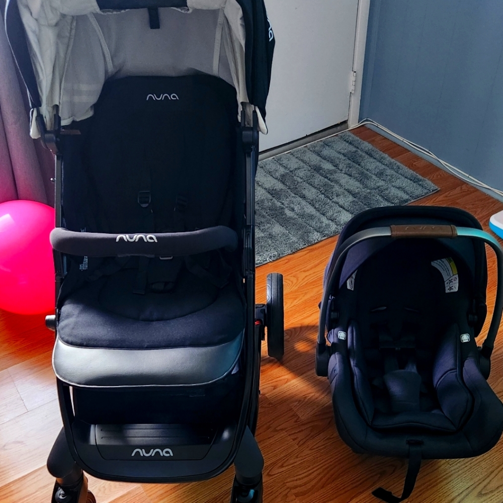 Nuna Tavo stroller and Pipa lite carseat travel system.